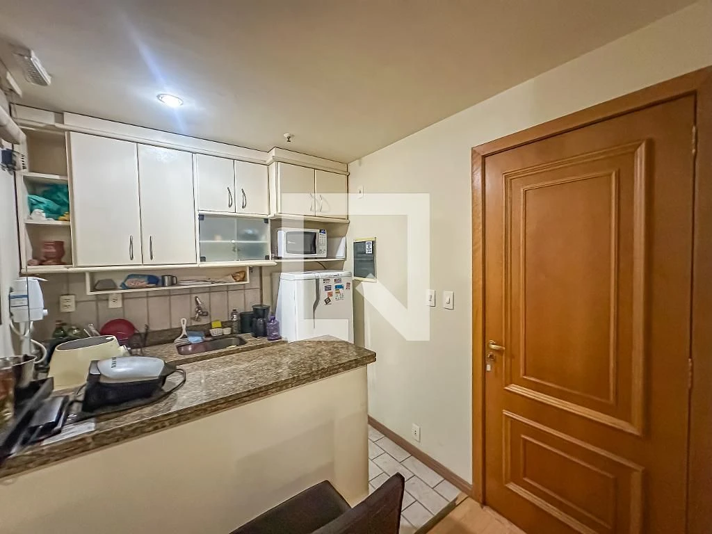 Furnished 2-bedroom apartment with built-in wardrobes — photo 27