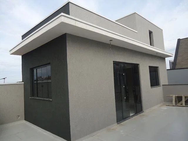 4-bedroom house with a walk-in closet — photo 12