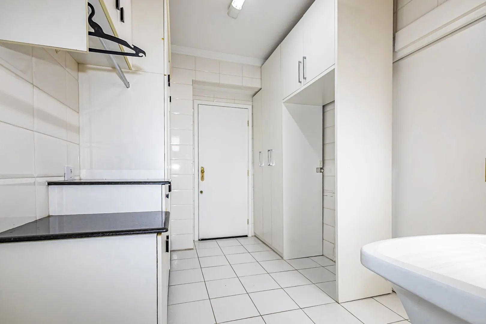 Квартира с балконом 136 м² и 3 спальнями — photo 33