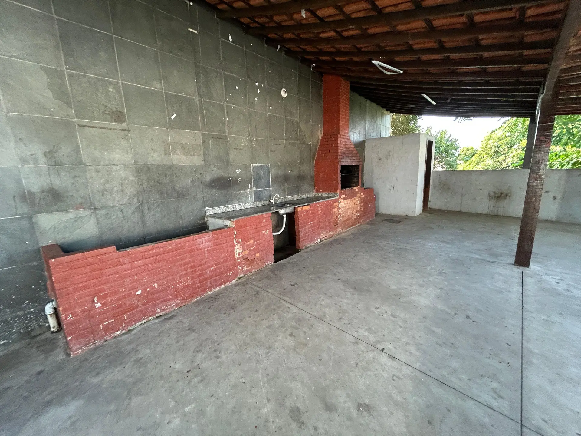 Furnished 2-bedroom apartment with building party room — photo 38