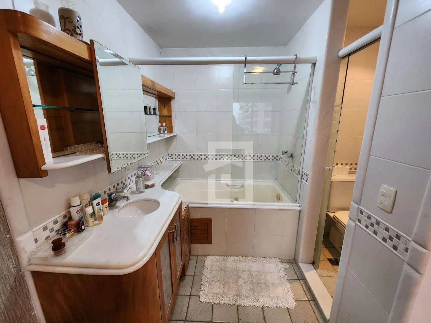 Furnished 3-bedroom apartment with 4 bathrooms — photo 31