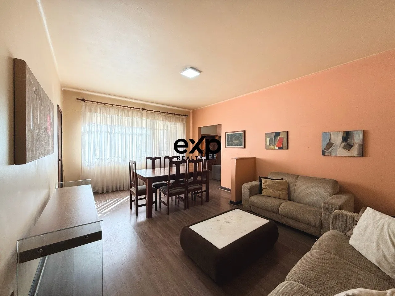135 m² apartment with 2 bedrooms and 2 bathrooms