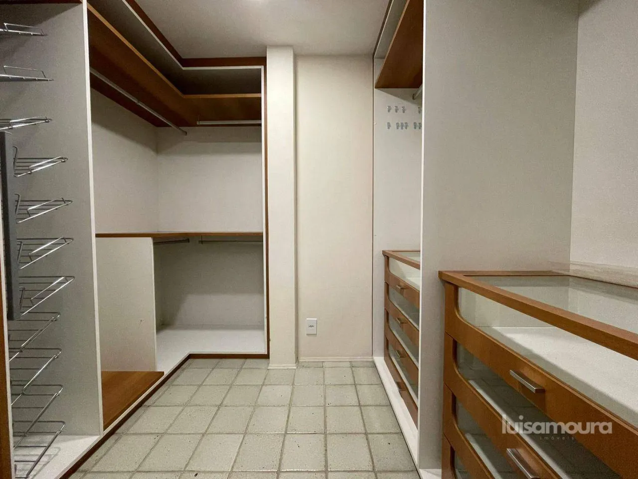 Furnished 4-bedroom house with 5 bathrooms — photo 19