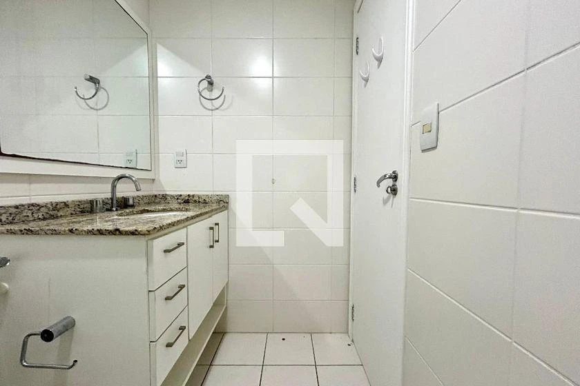 2-bedroom apartment in a building with a gym — photo 35