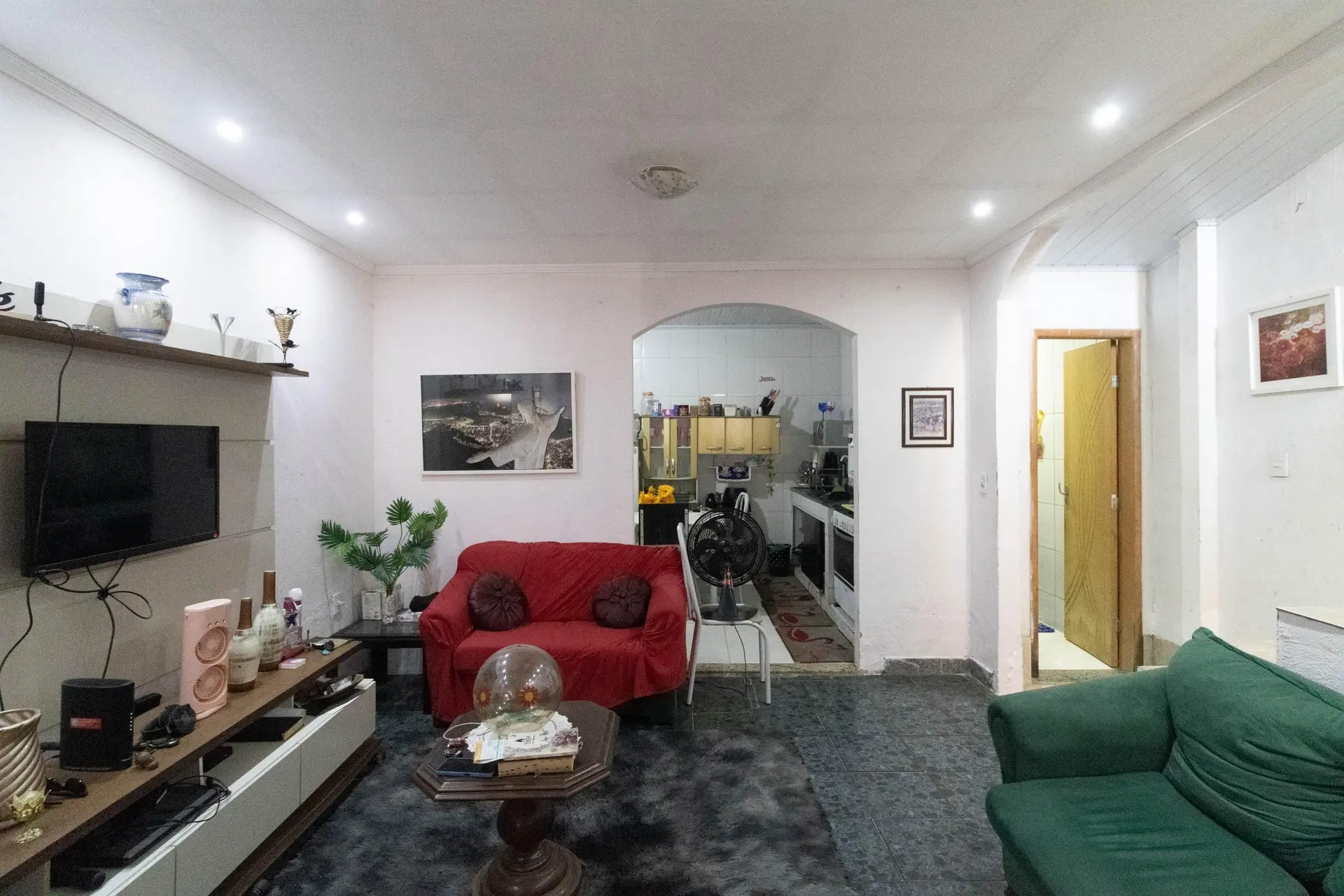 Casa mobiliada com 3 quartos e cozinha com fogão a gás — photo 4
