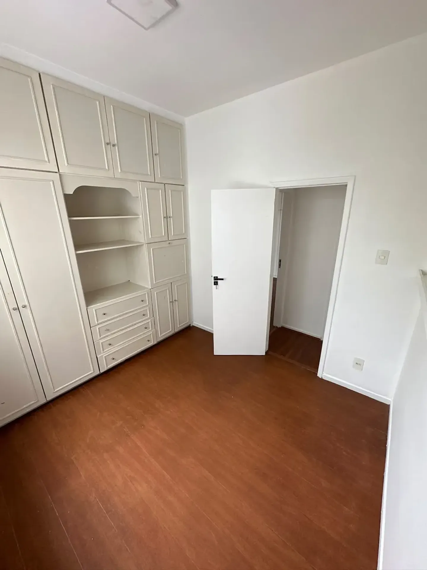 Wood or laminate floors in a 2-bedroom apartment, 72 m² — photo 14