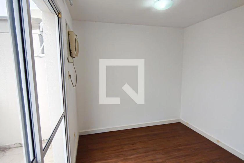 Apartamento vazio de 3 quartos com varanda e 185 m² — photo 33