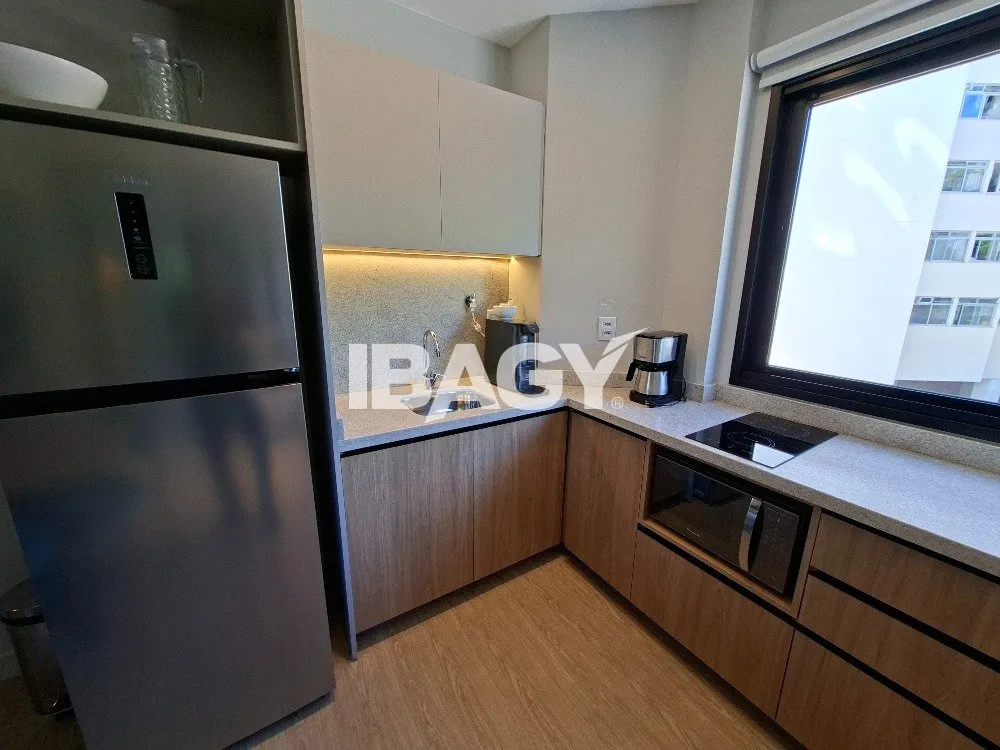 Studio with a glassed-in balcony and open-plan kitchen — photo 71