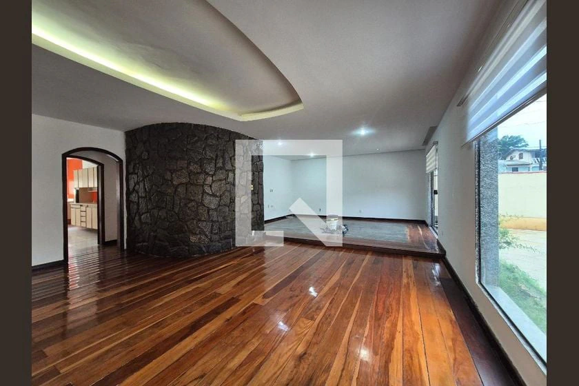 Casa em condomínio com 3 quartos e jardim privativo
