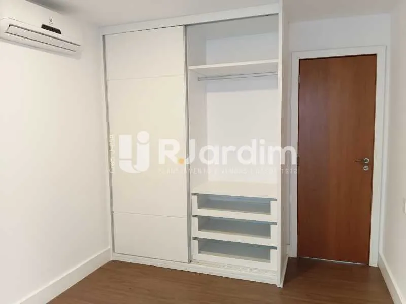 Apartamento com 3 quartos e varanda — photo 16