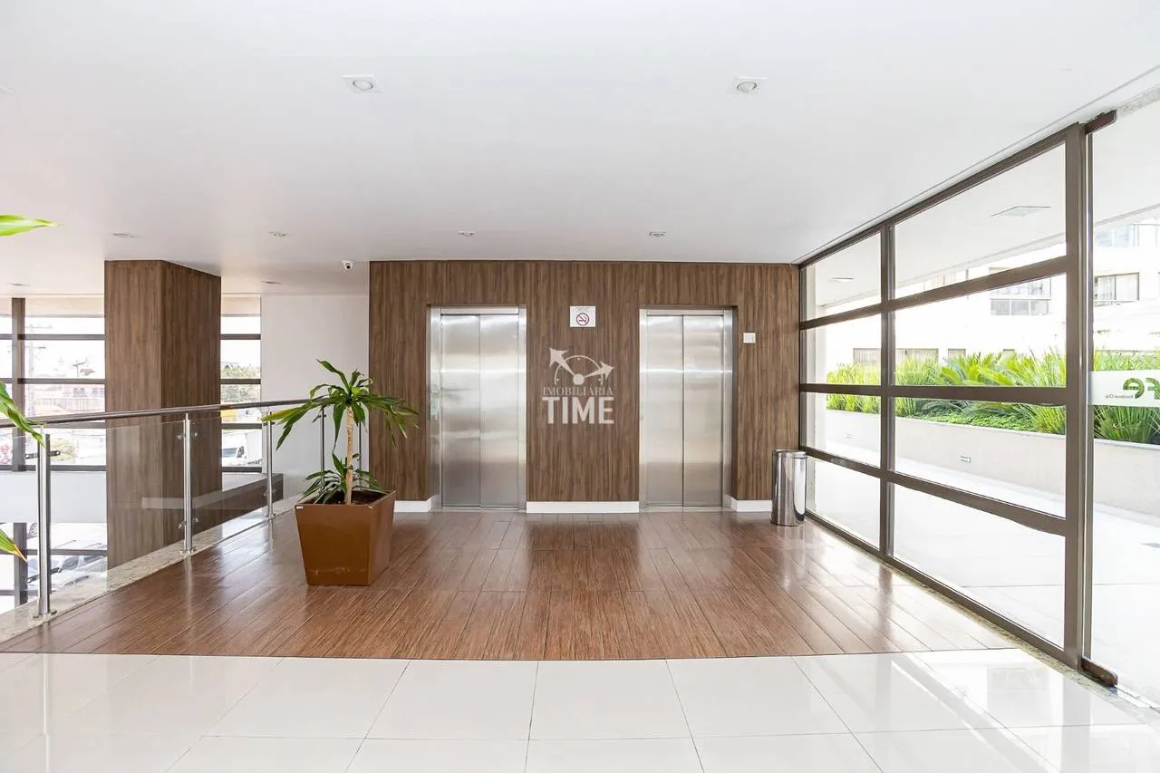 Wood or laminate floors in a 3-bedroom apartment, 78 m² — photo 48