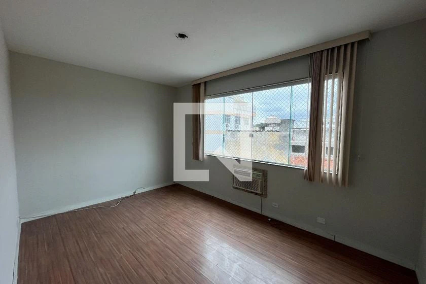 Home office in a 4-bedroom apartment, 90 m²