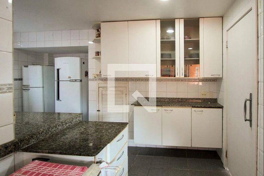 Меблированный дом с 4 спальнями и 3 сьютами, 450 м² — photo 18
