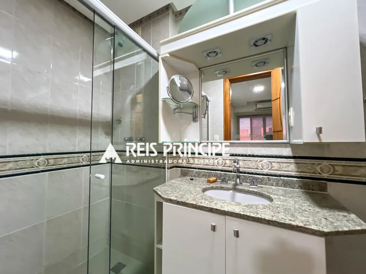 Furnished apartment with 5 bedrooms and a balcony — photo 14