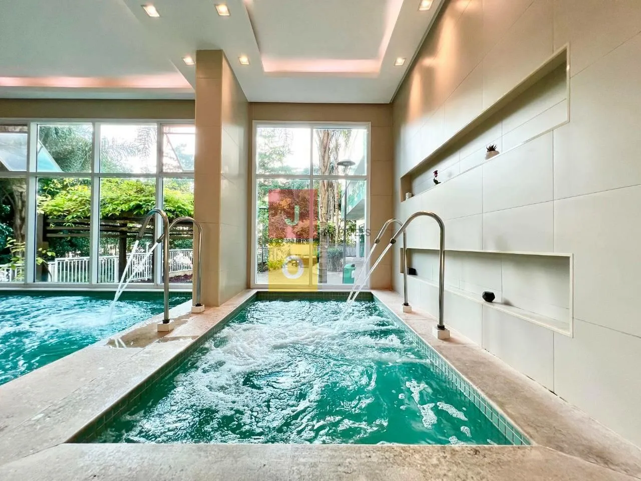 Furnished 4-bedroom suite apartment with 156 m² — photo 33