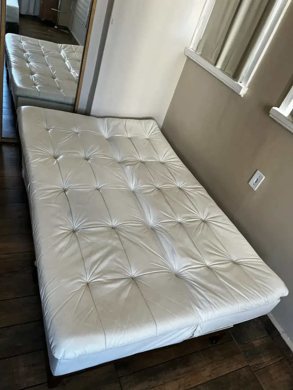 Furnished studio with 1 bedroom and 1 parking spot — photo 4