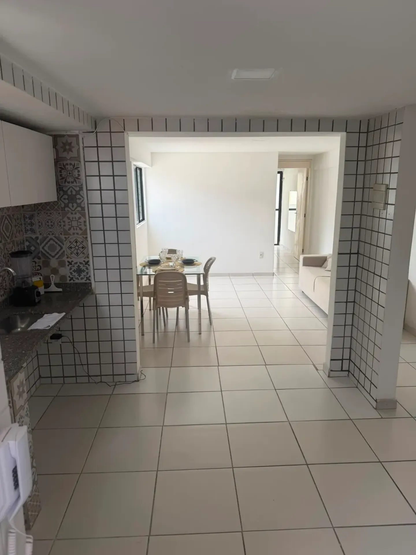 Furnished 1-bedroom apartment with open-plan kitchen