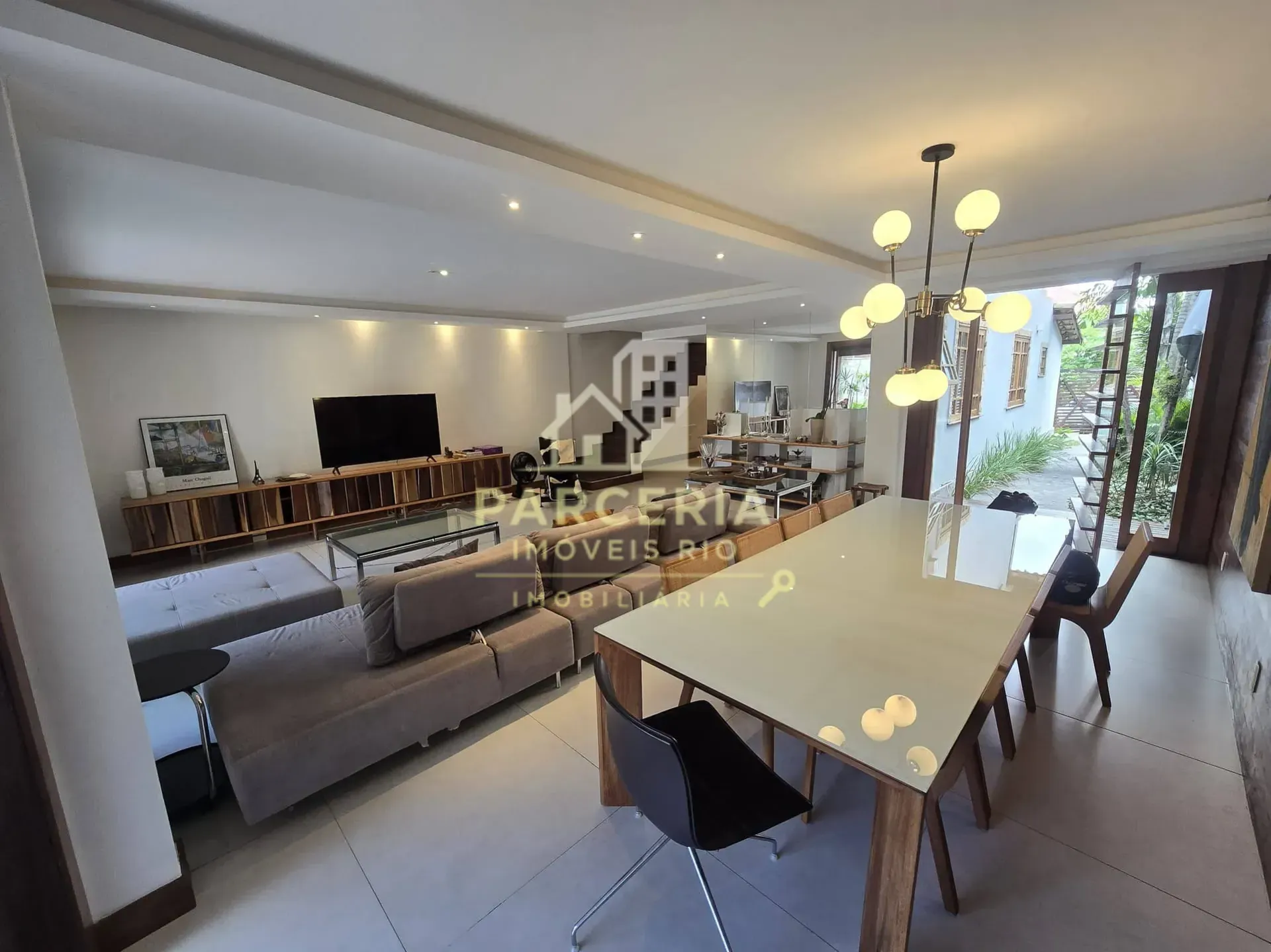 Casa mobiliada com 5 quartos e área de piscina compartilhada — photo 16