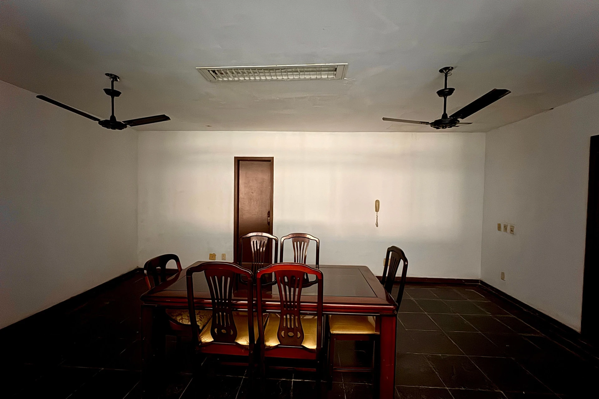 Furnished apartment, 96 m², with a glass-enclosed balcony — photo 10