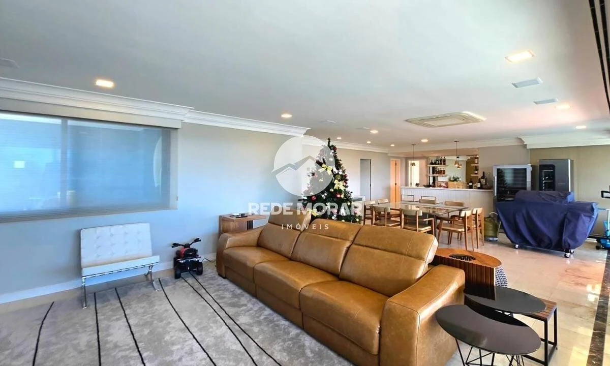 4-bedroom apartment with a water view — photo 12