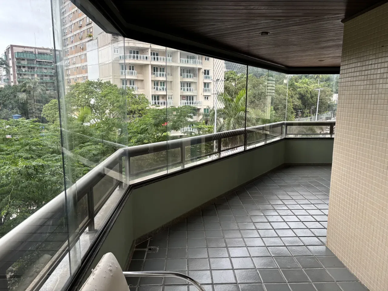 2-bedroom apartment with a mountain view in Rio de Janeiro — photo 14