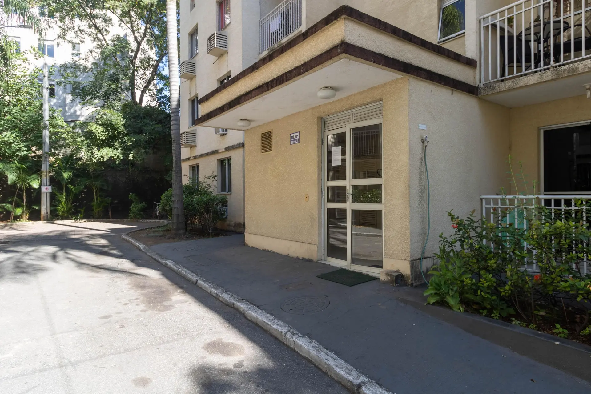 Квартира з 2 спальнями та балконом, окрема кухня — photo 3