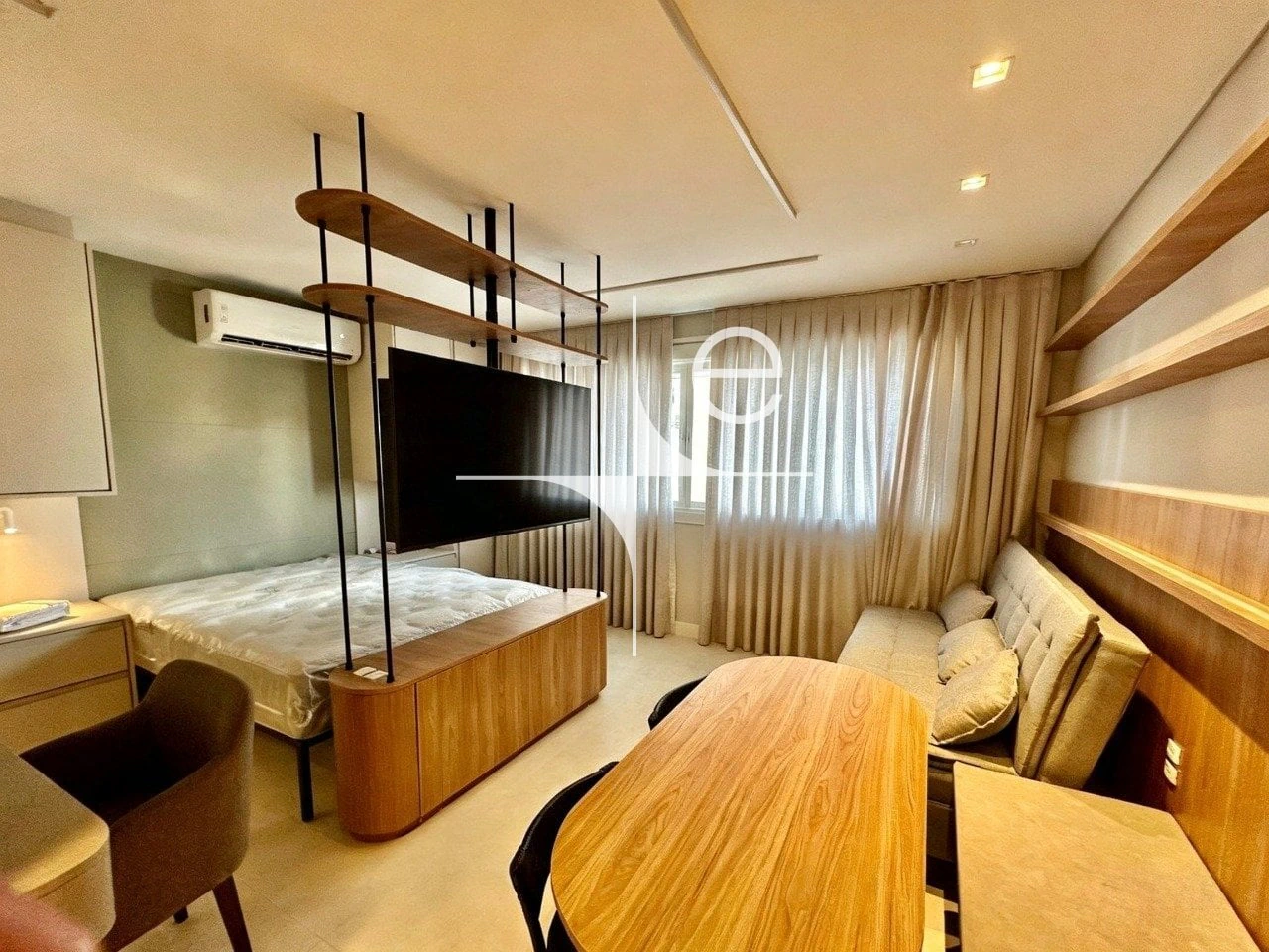 Furnished 1-bedroom apartment with an open-plan kitchen — photo 4