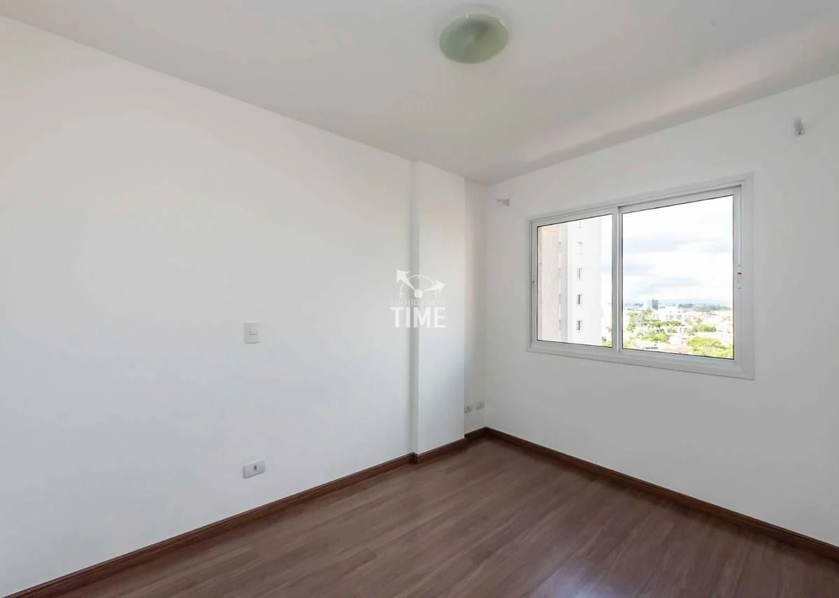 Wood or laminate floors in a 3-bedroom apartment, 69 m² — photo 39