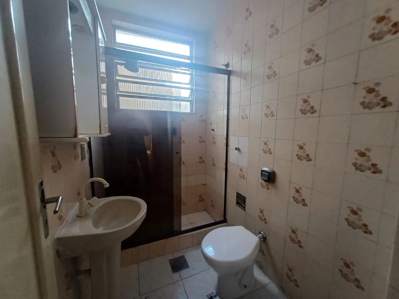 Apartamento sin amueblar de 2 habitaciones con suelo de madera — photo 12