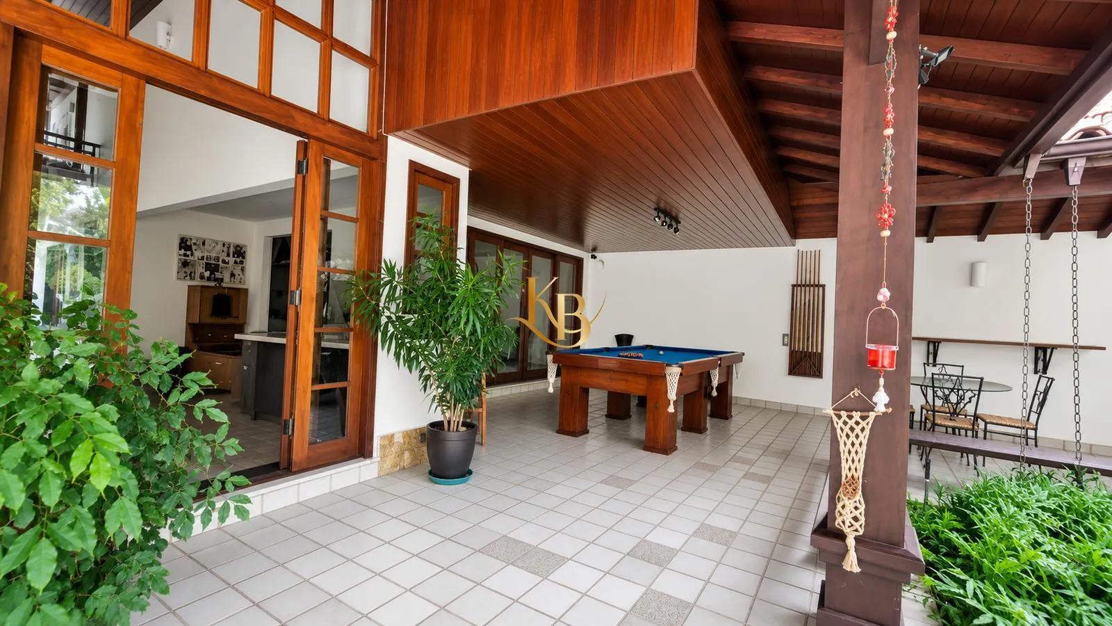 House with 5 bedrooms and a closed separate kitchen — photo 16