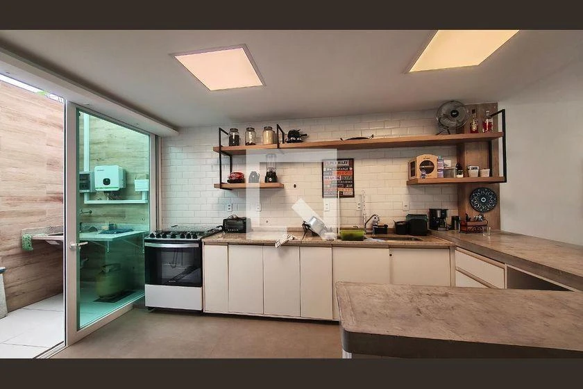 3-bedroom house with 290 m² and open-plan kitchen — photo 5
