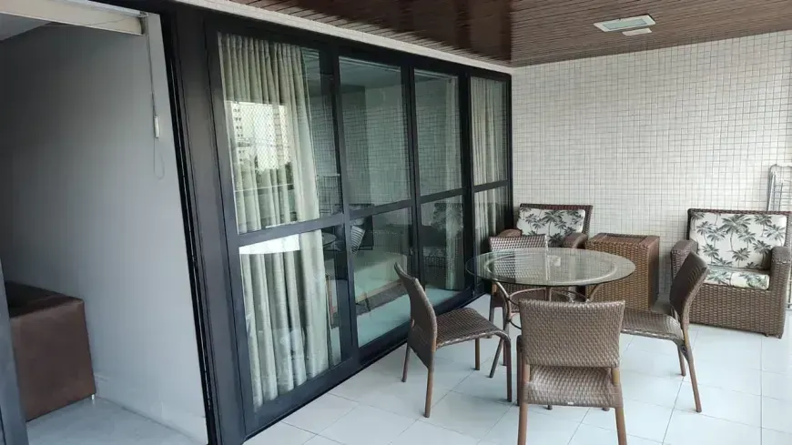 Apartamento mobiliado 276 m² com 3 suítes e 4 vagas