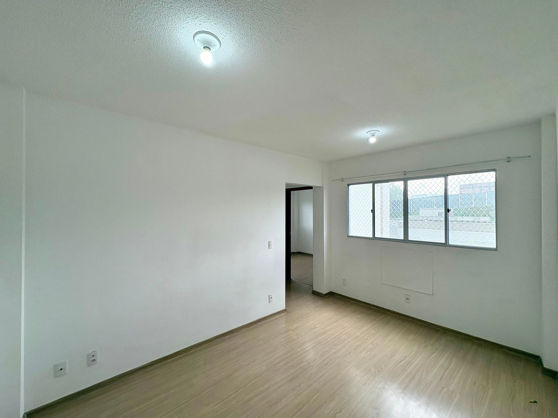 Wood or laminate floors in a 2-bedroom apartment, 47 m²