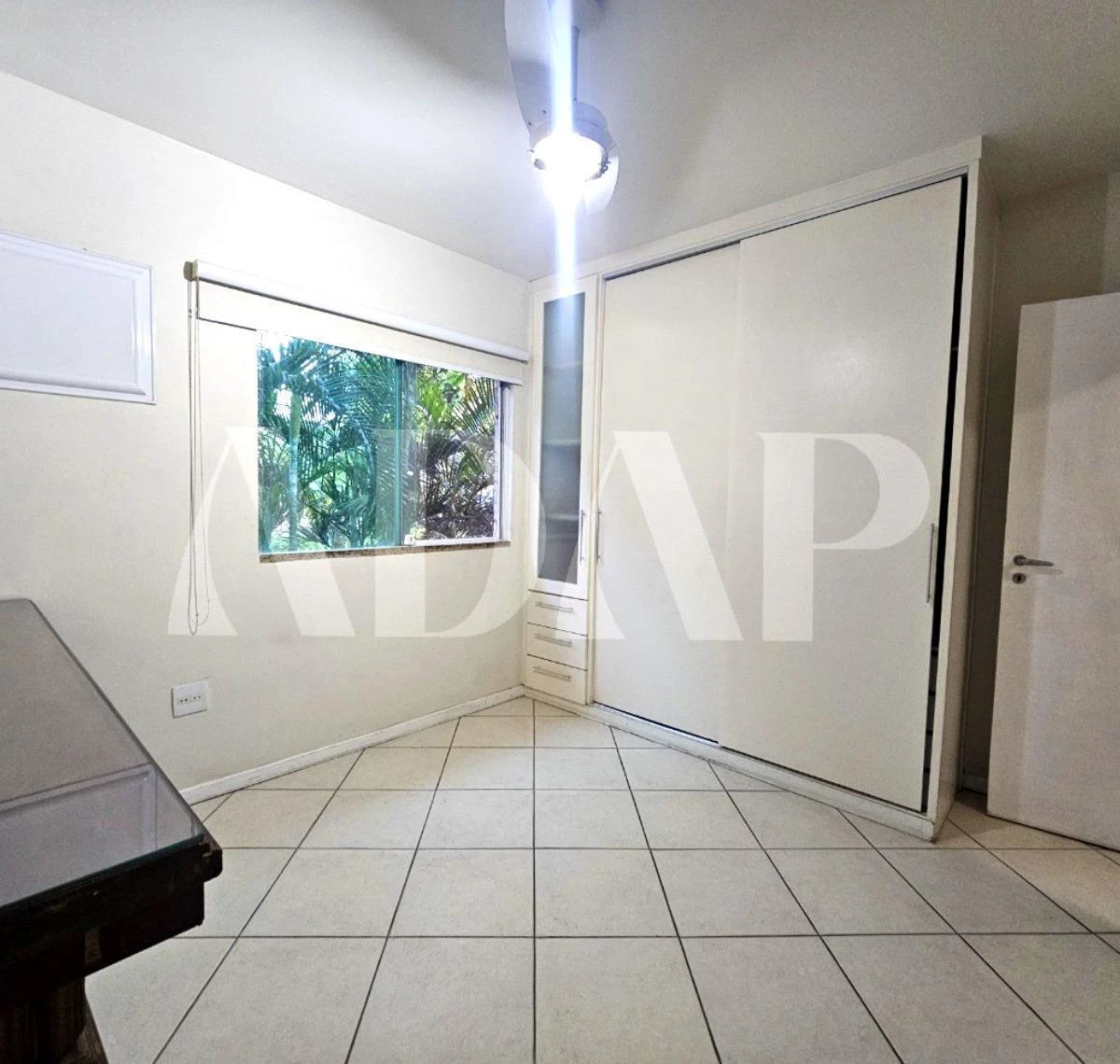 Unfurnished 254 m² house with a built-in balcony grill — photo 19