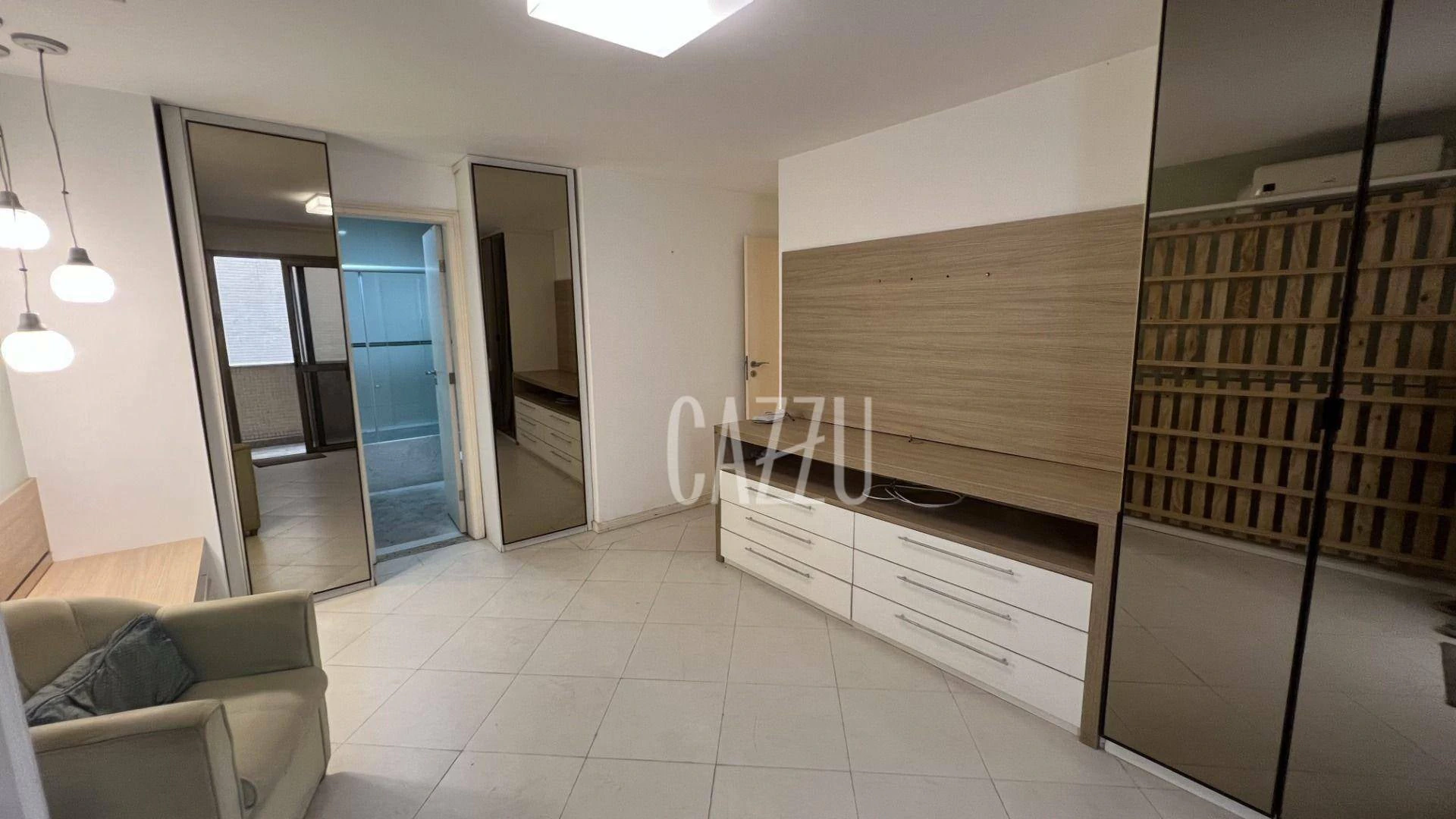 4-bedroom apartment in a building with a sauna — photo 26