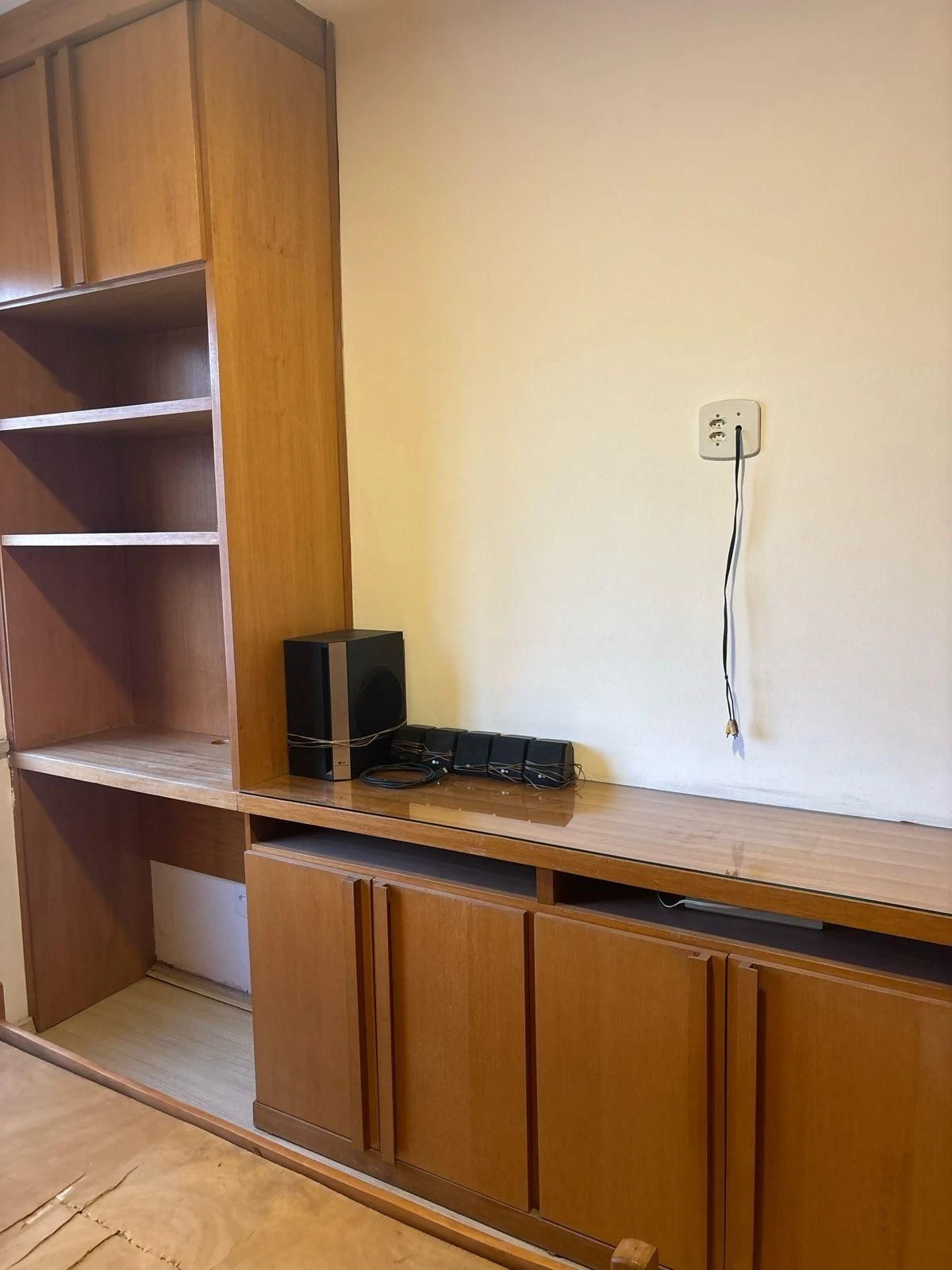 Unfurnished 2-bedroom apartment with a separate kitchen — photo 11