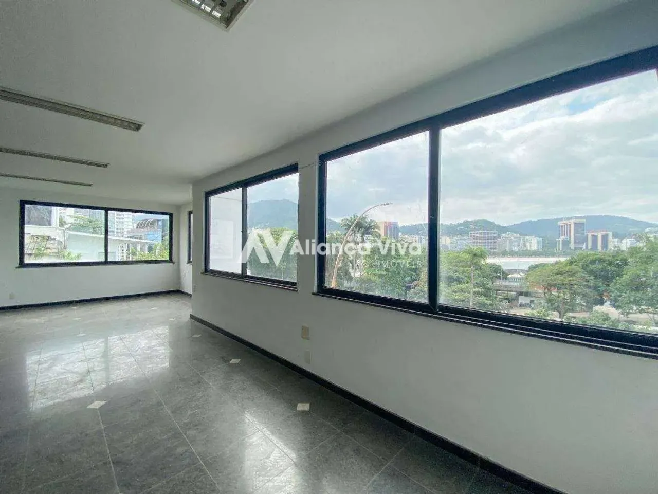 House, 824 m², with floor-to-ceiling windows — photo 15