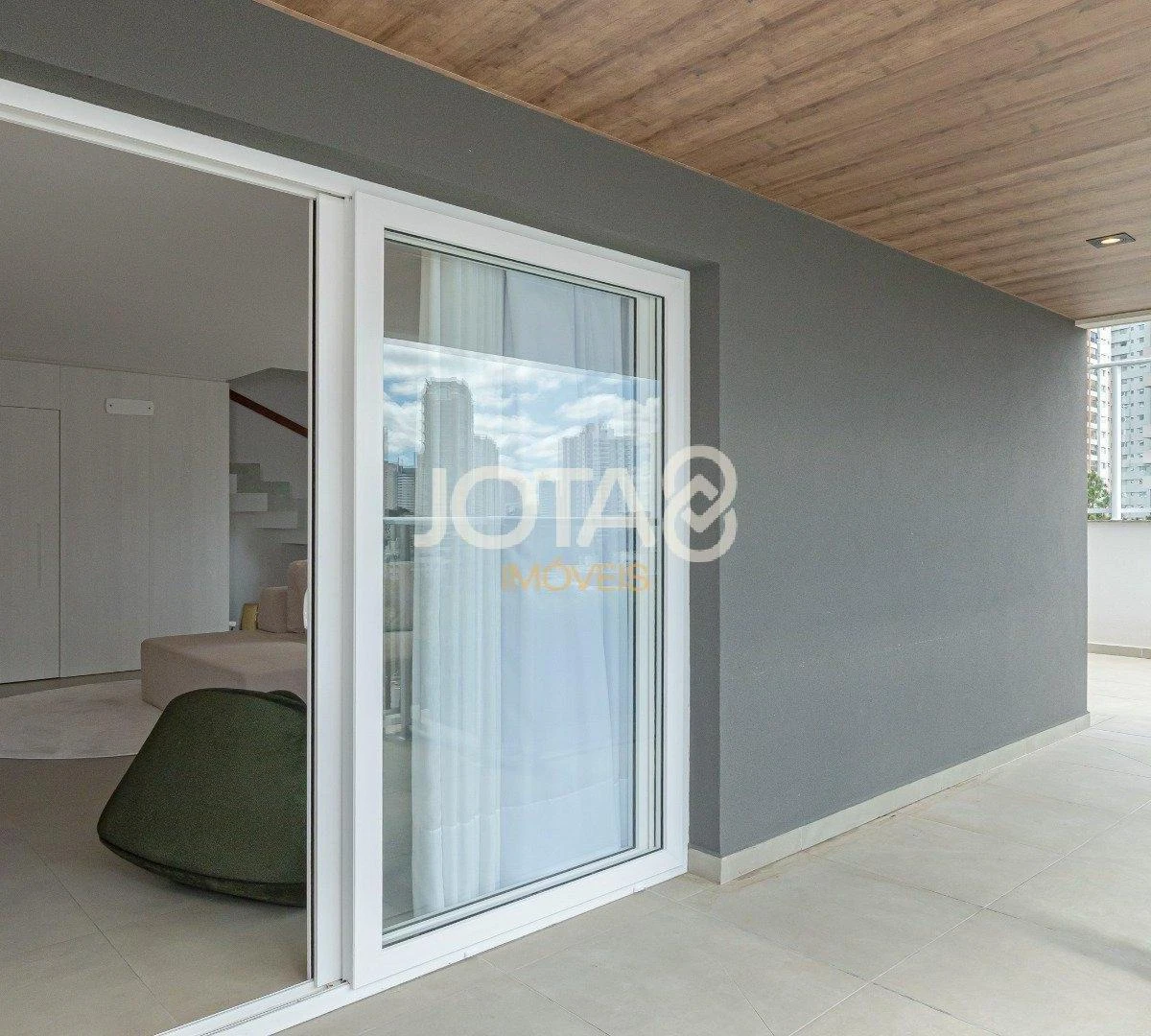 Floor-to-ceiling windows in a 3-bedroom apartment, 194 m² — photo 25