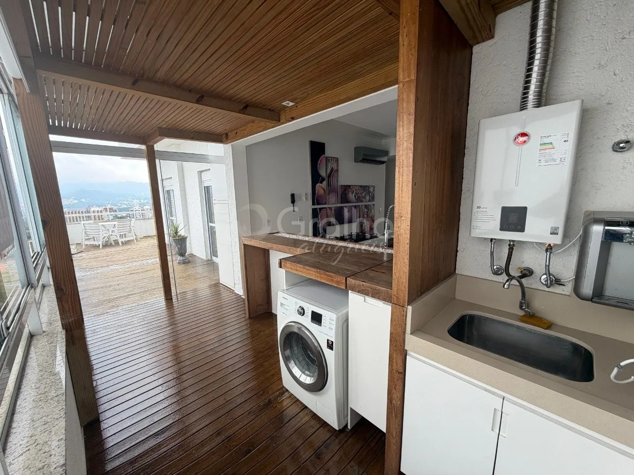 3-bedroom apartment with a bathtub in Florianópolis — photo 11