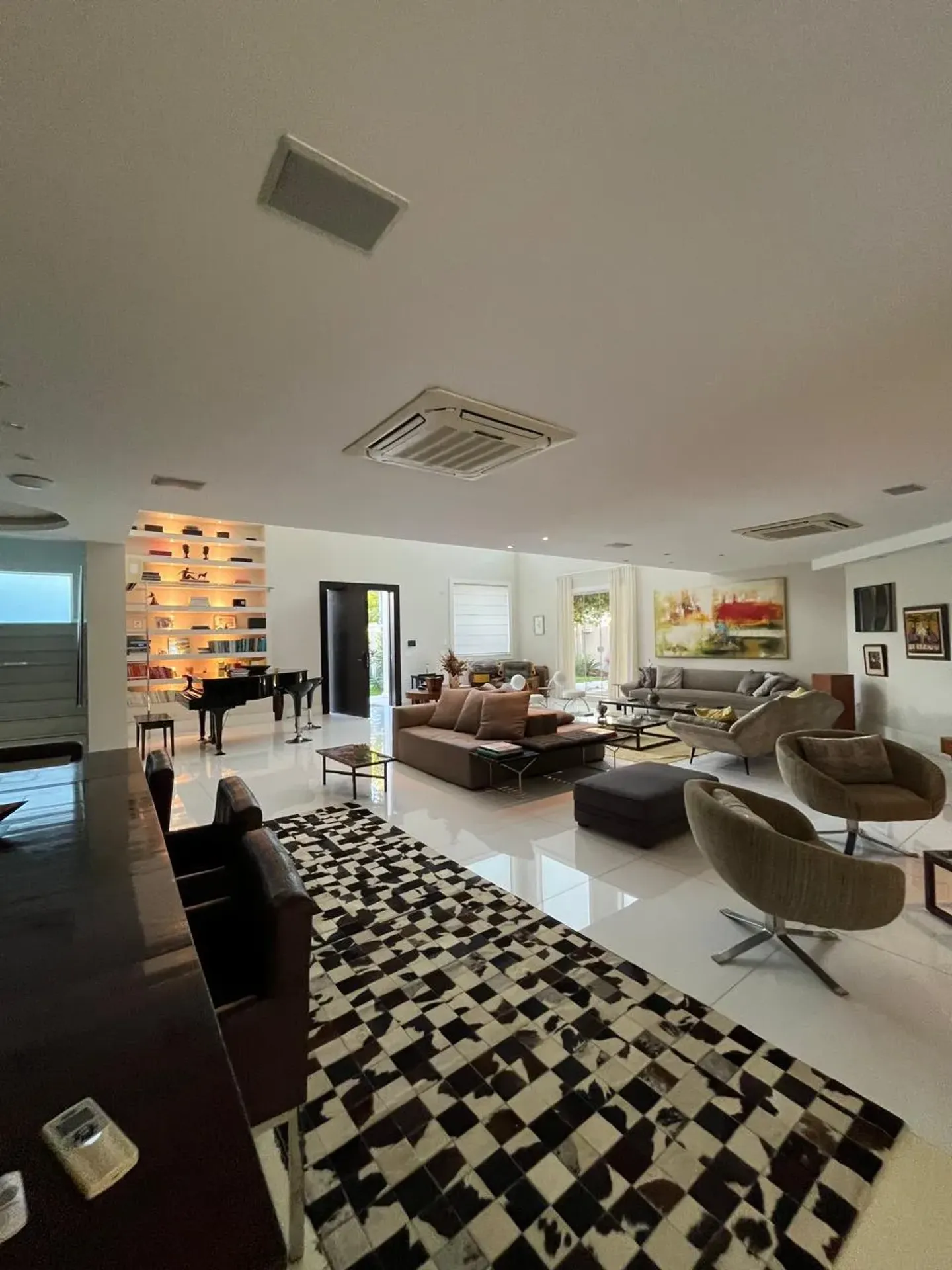 Furnished house with 5 bedrooms and open-plan kitchen — photo 37