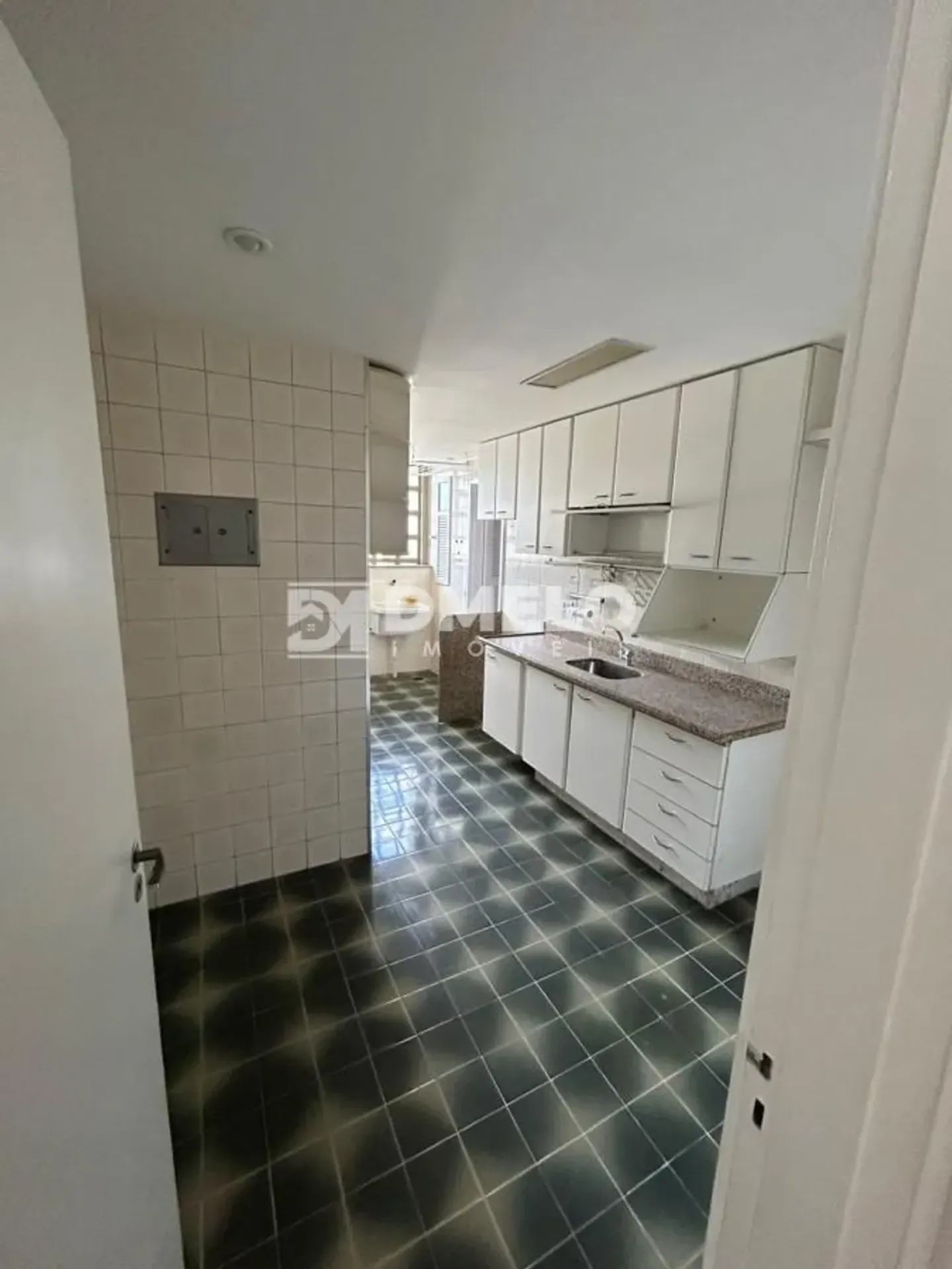 Apartment, 83 m², with wood or laminate floors — photo 33