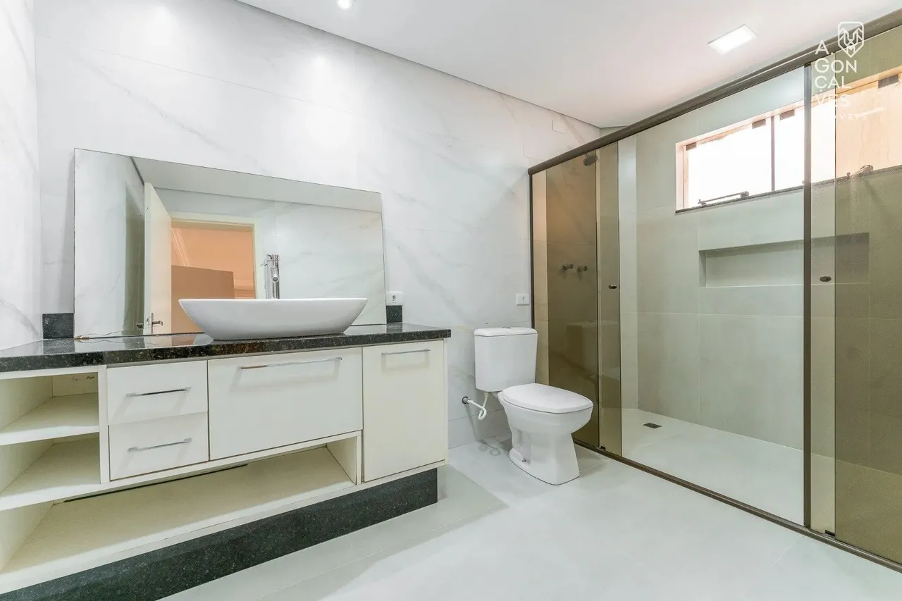 Condominium house with 5 bedrooms, 1 suite and 4 parking spots — photo 19