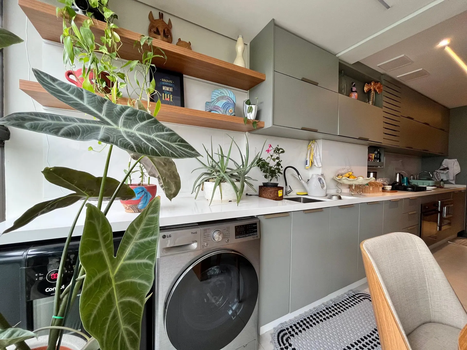 Furnished apartment, 70 m², with a water view — photo 39