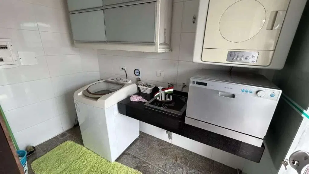 House with 4 bedrooms and a fully set-up laundry — photo 10