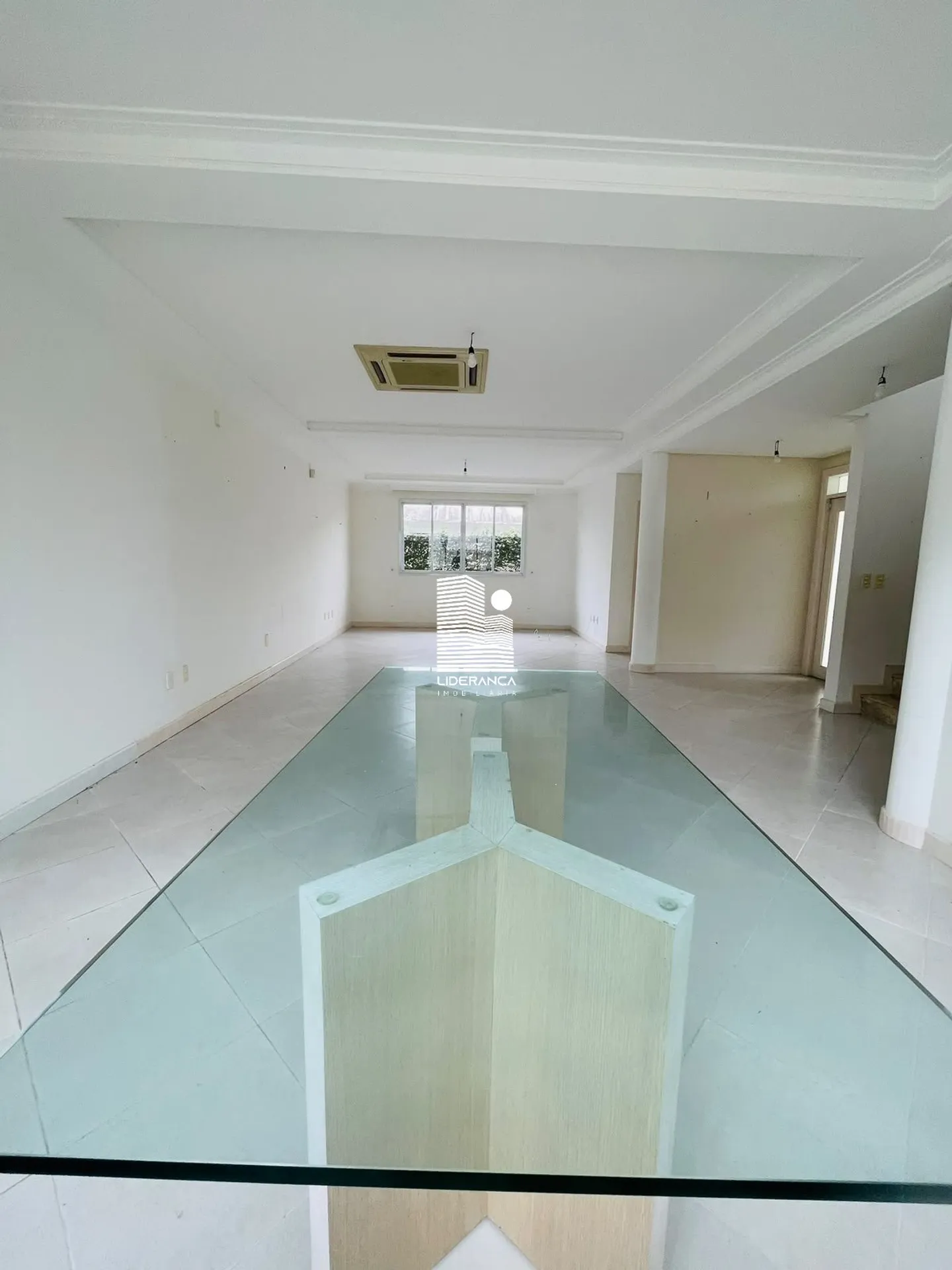 450 m² house with 4 bedrooms and a private garden — photo 3