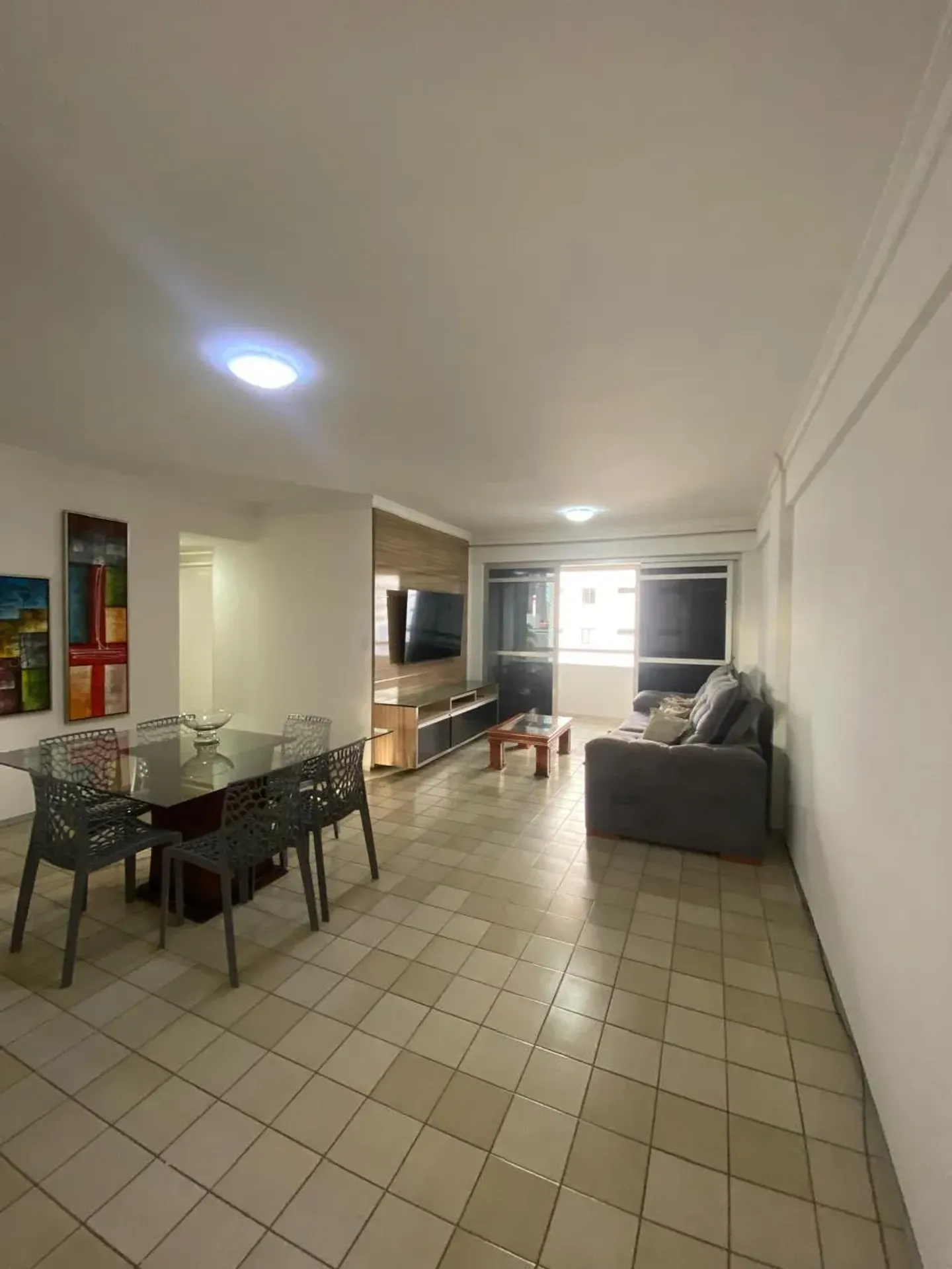 Furnished 3-bedroom apartment with 2 en-suite suites