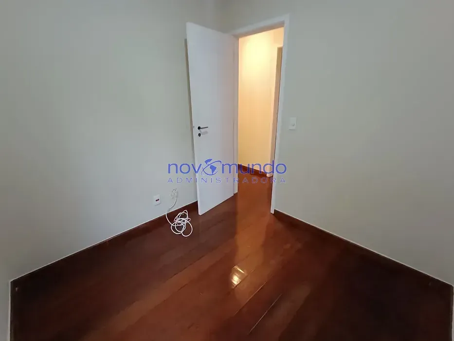Wood or laminate floors in a 3-bedroom apartment, 105 m² — photo 20
