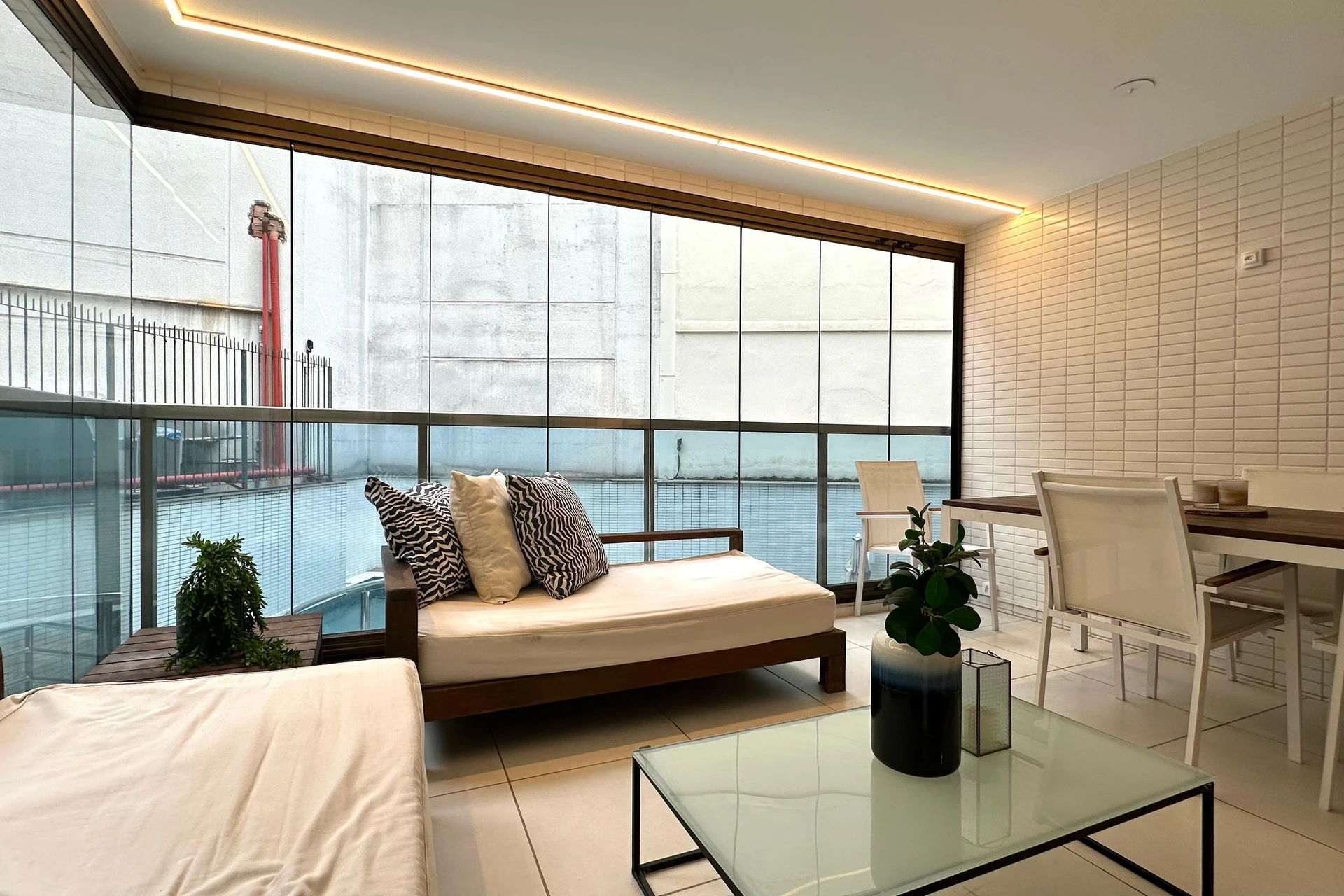Apartamento mobiliado, 101 m², com janelas do piso ao teto — photo 4