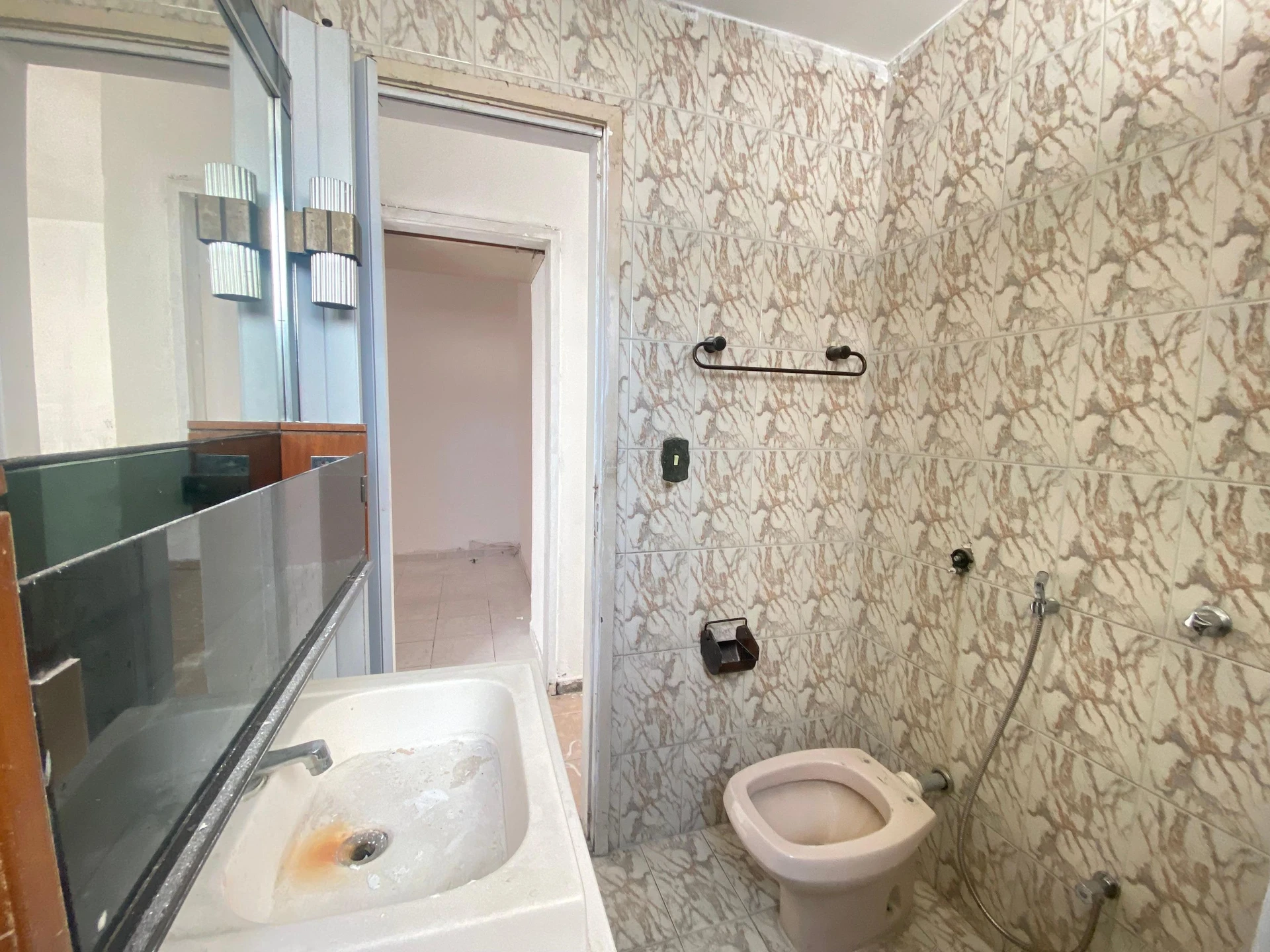 Квартира з 2 спальнями, 1 ванною та терасою — photo 2