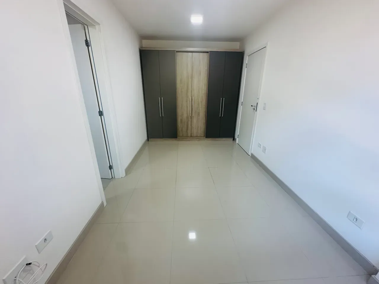1-bedroom apartment with suite bathroom and balcony — photo 5